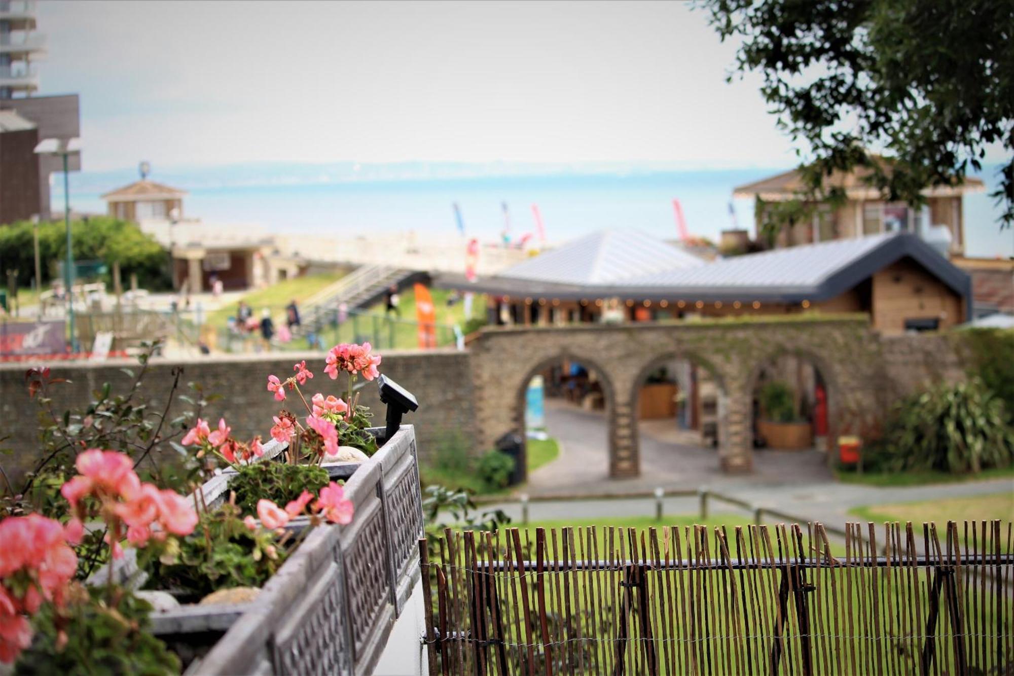 Villa Warwick House - Stunning House With Terrace And Sea Views, Sleeps 11 Worthing Esterno foto